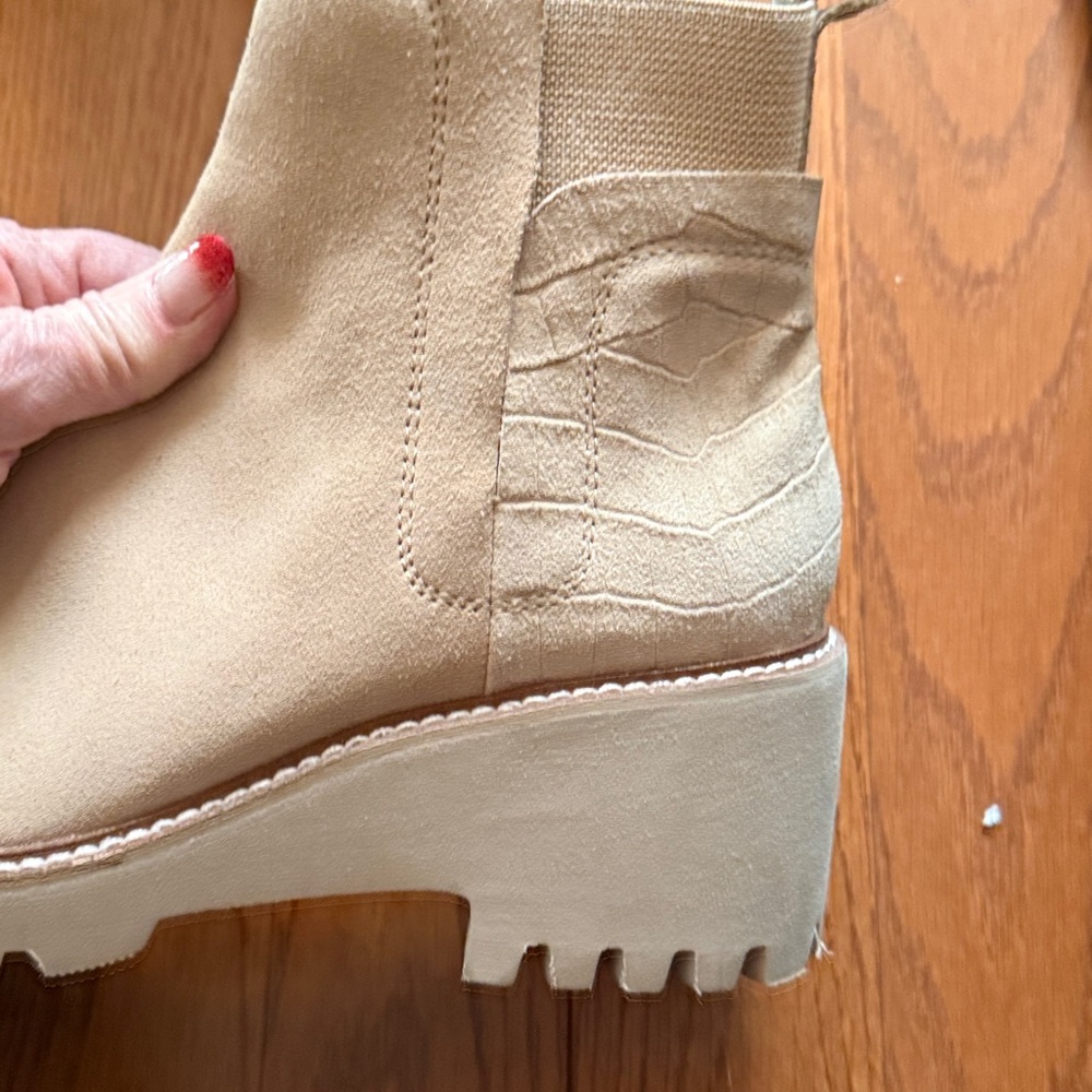 Dolce Vita light tan Ankle Booties